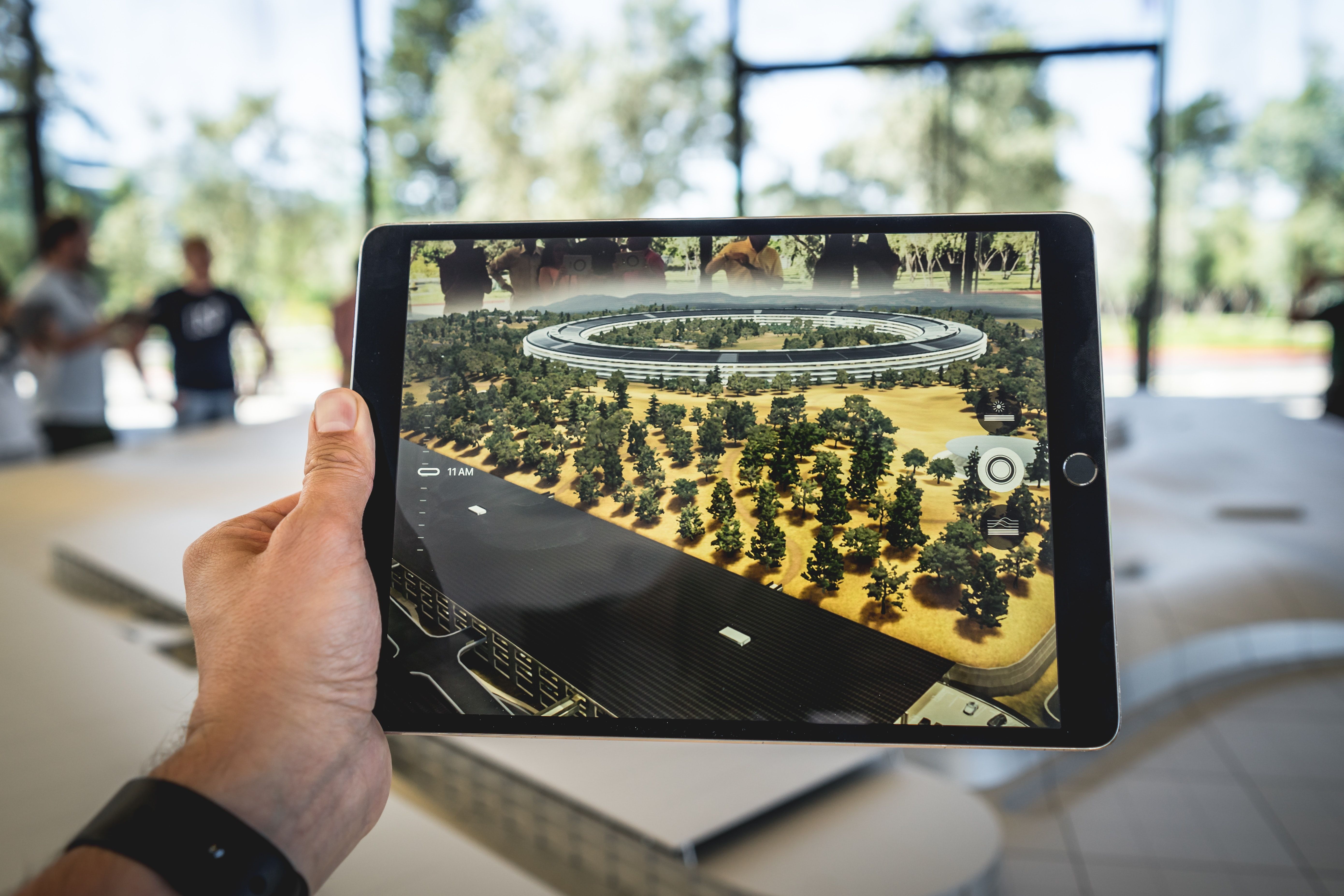 Augmented reality in Marketing and Sales: Opportunities, Challenges and The Future